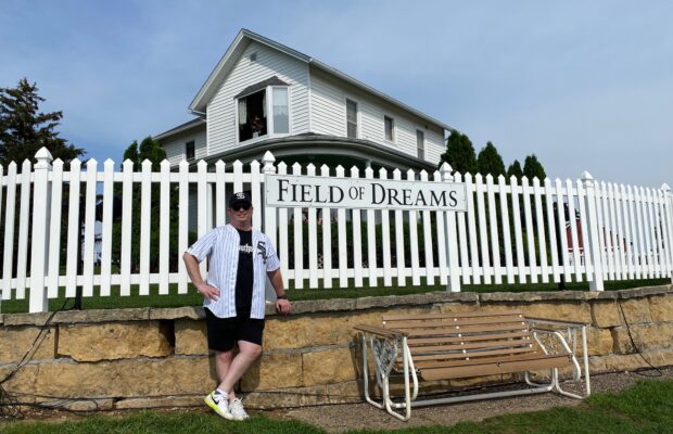 Be an extra in the Field of Dreams TV show
